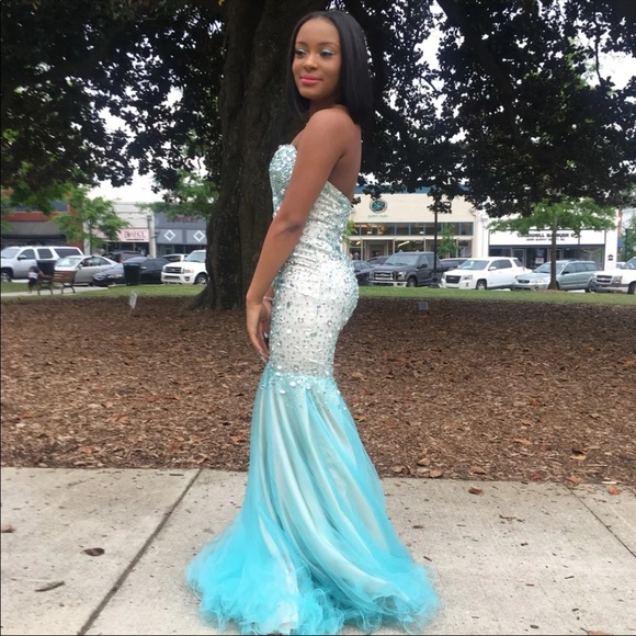 Prom dress - Picture 2 of 5